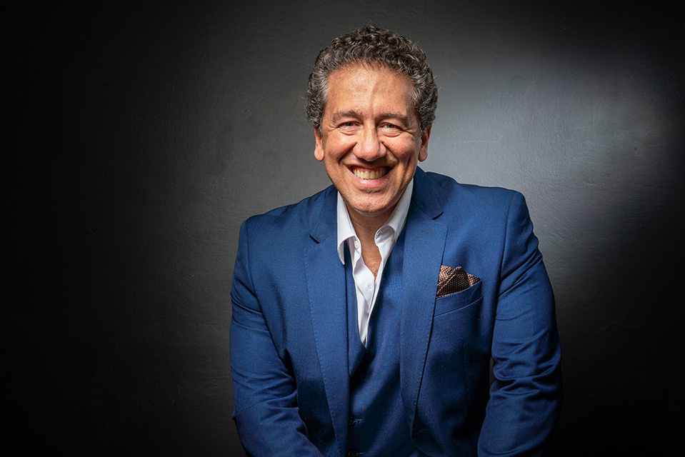 Altemar Dutra Jr. canta Frank Sinatra com SP Pop’s Big Band em Atibaia