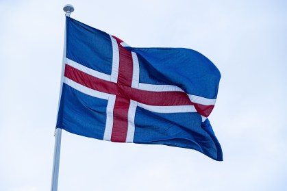 Bandeira da Islândia - Foto: Kristian Tuxen Ladegaard Berg/NurPhoto via Getty Images