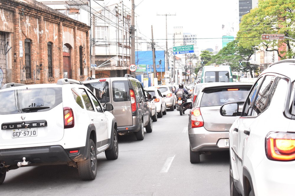 Foto de arquivo do trânsito na Avenida Andrade Neves, em Campinas (SP) — Foto: Fernando Evans/g1