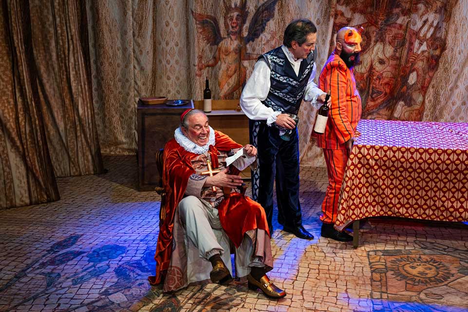 Cena de O Diabo com Tetas – Carlos Capelette, Augusto Marin e Fabricio Garelli – Foto de Carlos Garcia