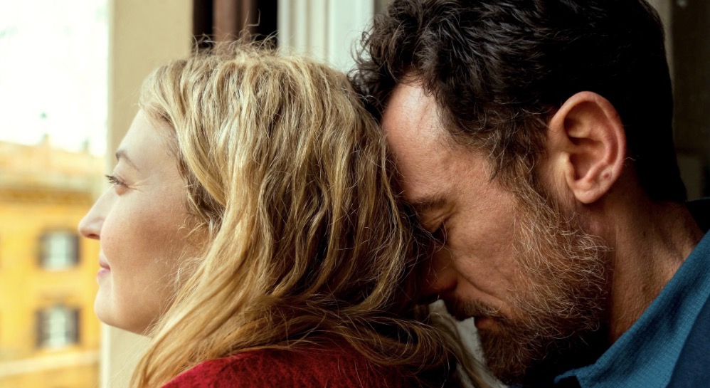 Alba Rohrwacher interpreta Marta e Elio Germano vive Antonio em “Três Vezes Adeus”, novo filme de Isabel Coixet - Foto: Greta de Lazzaris/Autoral Filmes