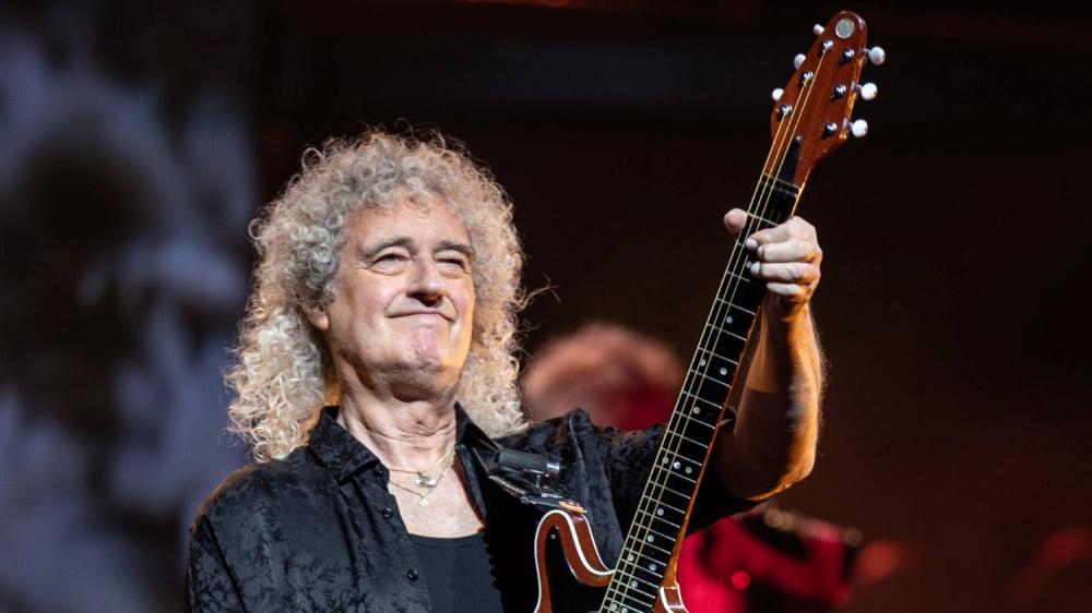 Brian May durante apresentação do Queen. Foto: Reprodução/ Internet:
