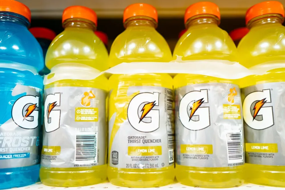 Garrafas de bebida isotônica da marca Gatorade comercializadas nos Estados Unidos - Foto: Brandon Bell/Getty Images