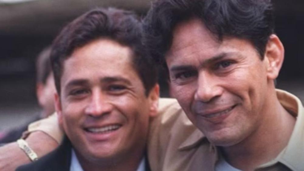 Leandro e Leonardo durante a trajetória da dupla sertaneja, cuja história será retratada na cinebiografia “Não Aprendi Dizer Adeus”. Foto: Reprodução/ Internet