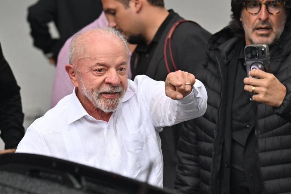 Campanha de Lula cobra esclarecimentos da ANAC sobre cancelamentos de voos na véspera do segundo turno