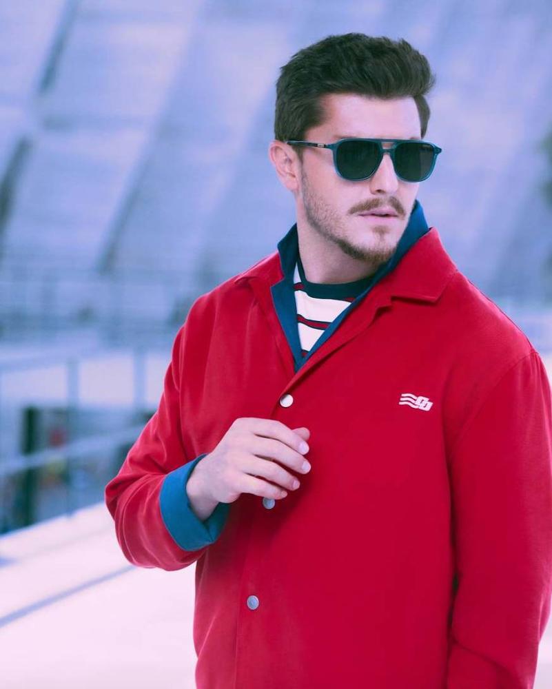 Imagem de capa: Modelo Hunter (Colcci Eyewear) ou Grand Tour 4 (Mormaii Óculos), em foto horizontal. Crédito: Divulgação/JR ADAMVER.